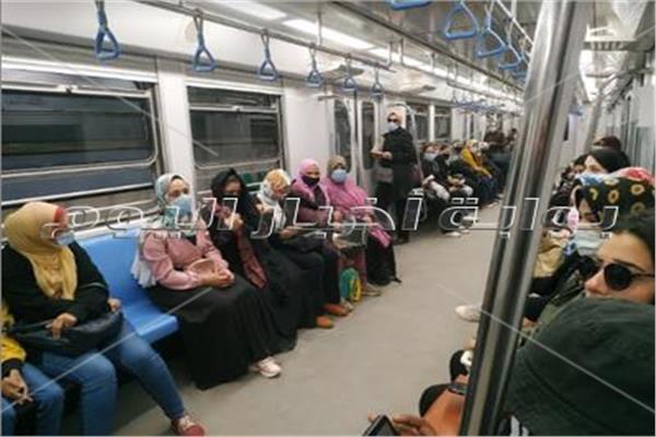 صورة من داخل عربة السيدات بقطار مترو أنفاق- أرشيفية