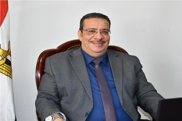  أحمد زكي رئيس جامعة قناة السويس