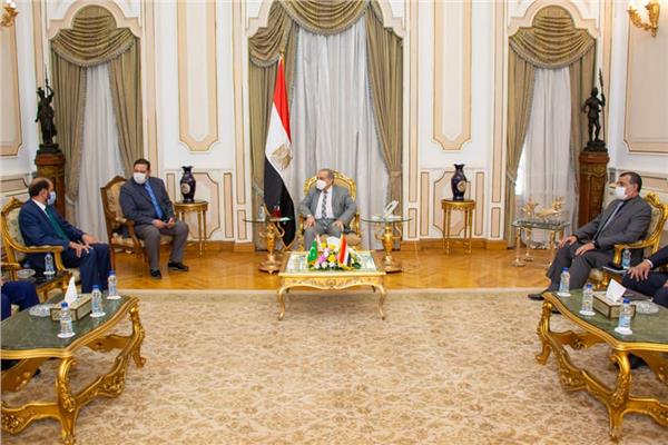 المهندس محمد أحمد مرسي وزير الدولة للإنتاج الحربى خلال اللقاء