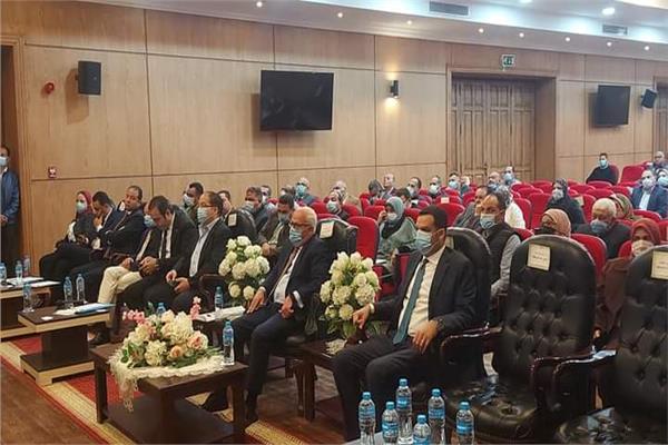 محافظ بورسعيد يعقد اجتماعة الثاني مع  أعضاء مجلس النواب 