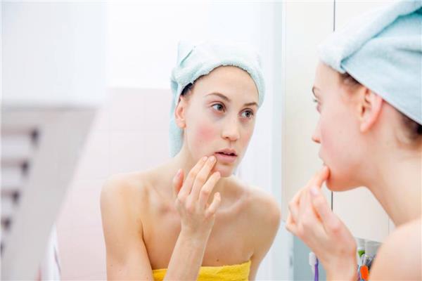 مرضك من ملامح وجهك.. ٥ مؤشرات تدل على اصابتك بهذه الأمراض