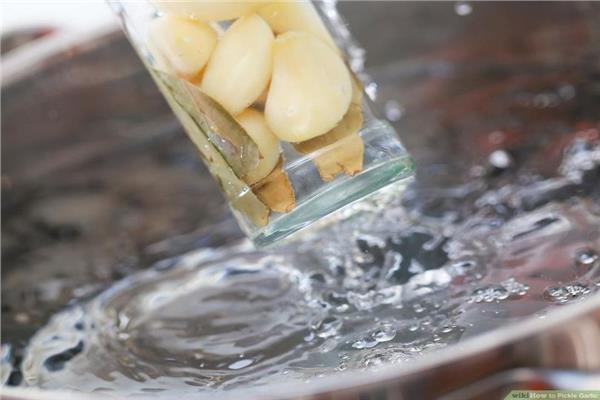 8 فوائد صحية لتناول ماء الثوم 