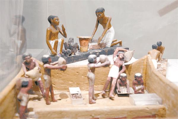 جانب من الآثار المصرية التى ستعرض بالمتحف القومى 