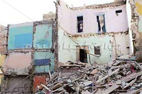 إصابة ربة منزل في انهيار عقار بقرية" كوم اللوفي" في المنيا 