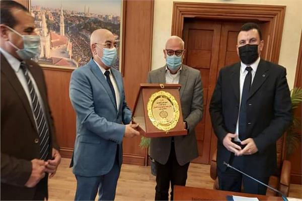 محافظ بورسعيد يستقبل رئيس اتحاد الكاراتية 