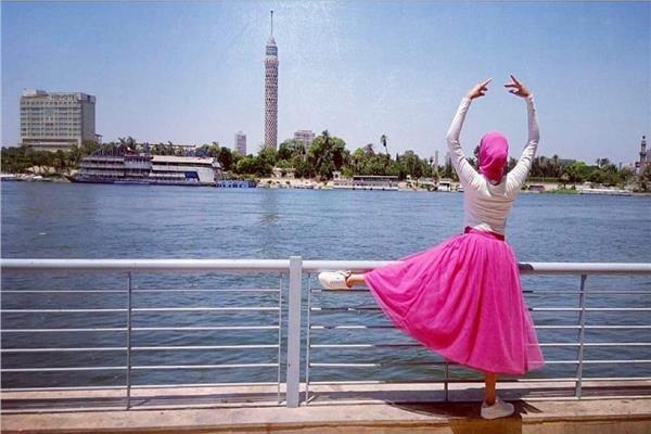 الباليرينا إنجي.. أول راقصة باليه عربية محجبة