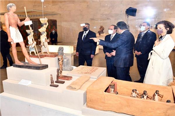 الرئيس السيسي يستقبل المومياوات الملكية بالمتحف القومي للحضارة 