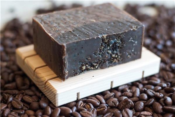 5 فوائد مذهلة لـ"صابونة القهوة" على البشرة ..تعرف عليها
