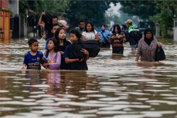 ارتفاع قتلى فيضانات إندونيسيا إلى 50 شخصا
