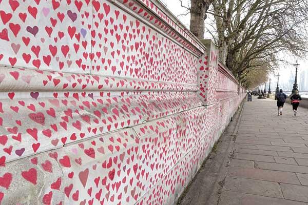  حائط تذكارى فى لندن لضحايا فيروس كورونا     