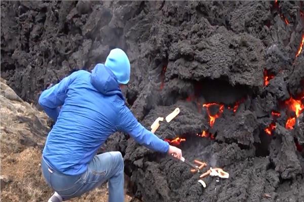 الطهى على نيران الحمم البركانية فى إيسندا