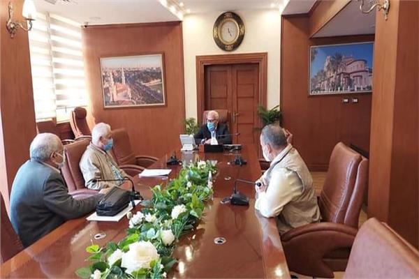محافظ بورسعيد يستقبل أعضاء اللجنة العليا للتقييم بالهيئة العامة للخدمات الحكومية بوزارة المالية 
