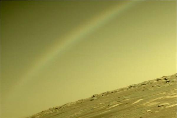 فلكية بجدة توضح حقيقة قوس قزح على سطح المريخ  