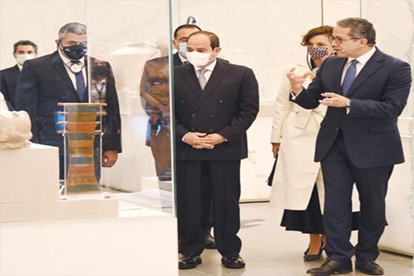 الرئيس السيسي خلال جولته في متحف الحضارات