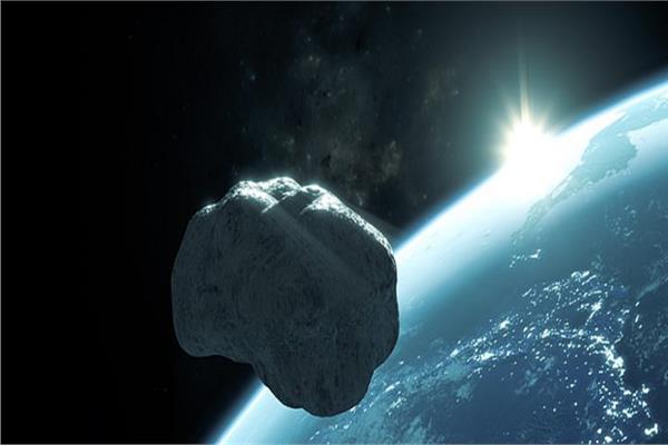 صخرة الفضاء (كويكب) بين الأرض والقمر