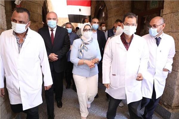 وزيرة الصحة: افتتاح أعمال تطوير وحدة العناية المركزة بمستشفى حميات قنا 