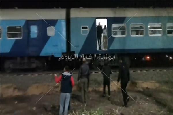 خروج قطار قادم من القاهرة في منيا القمح