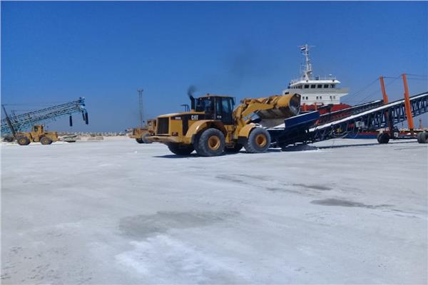 تصدير 8400 طن ملح إلى لبنان عبر ميناء العريش
