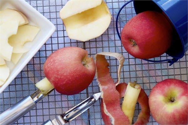  ٥ فوائد لقشر التفاح للبشرة تعرفي عليها 