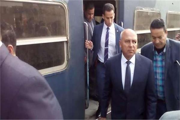 وزير النقل يتوجه لموقع حادث قطار طوخ