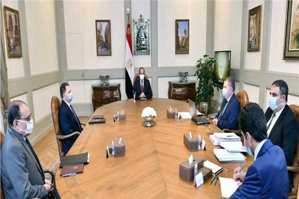 اجتماع السيسي مع وزير الداخلية ووزيرقطاع الأعمال