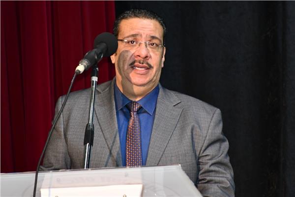 أحمد زكى رئيس جامعة قناة السويس