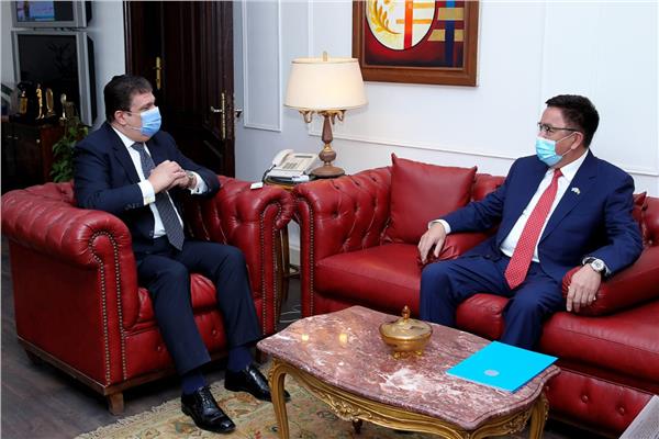 حسين زين يستقبل سفير كازاخستان بالقاهرة لبحث التعاون الإعلامى 