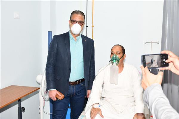 محافظ الفيوم يزور مصابي كورونا بمستشفى الصدر والتأمين الصحي