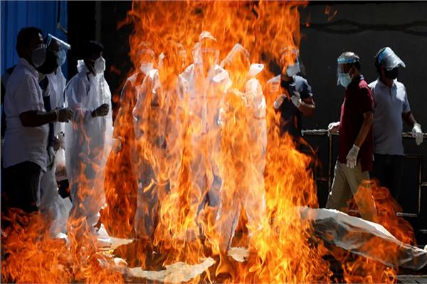حرق جثث ضحايا كورونا بالهند