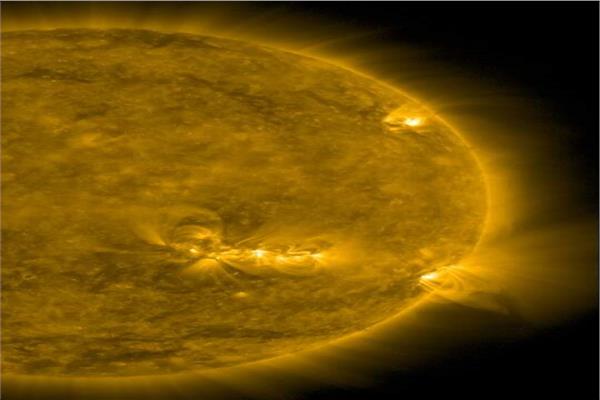 صورة الشمس تطلق سحب غاز على الكرة الأرضية وانفجار نافورة نارية 30 أبريل