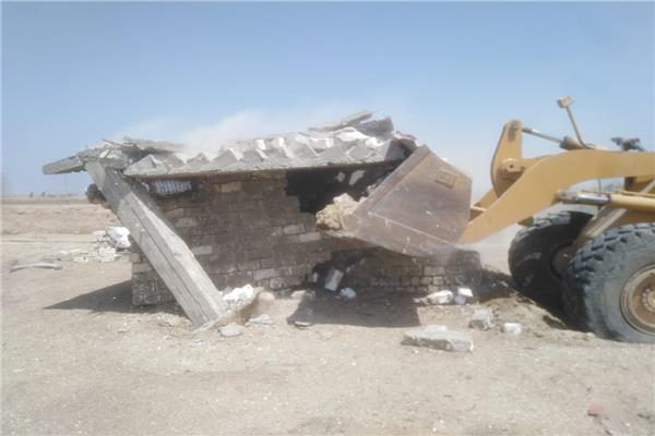 محافظ بورسعيد : إزالة ١٨ حالة مبانى عشوائية مخالفة بإجمالى مساحة ٤٠٠ متر بحى الجنوب .