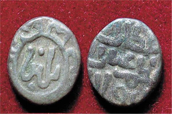 عملة معدنية منقوش عليه اسم السلطان غياث الدين بلبن