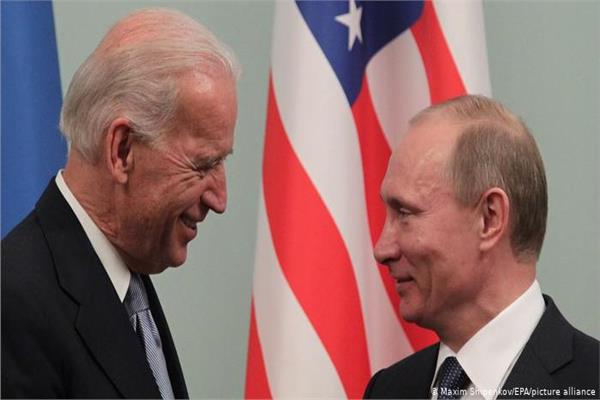 الرئيس الأميركي جو بايدن ونظيره الروسي