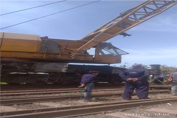 رفع اثار حادث خروج جرار قطار طنطا دمياط