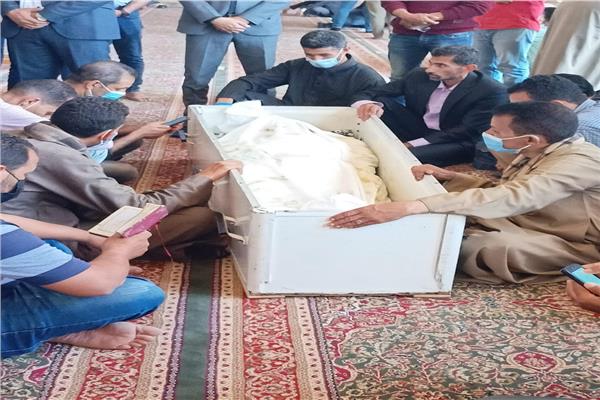 تشييع جثمان فقيد الحركة العمالية محمد وهب الله