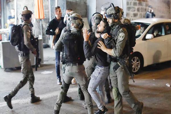  شرطة الاحتلال تعتقل شاباً فلسطينياً اثناء احتجاجات القدس