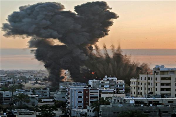 باستخدام 7 صواريخ.. قصف إسرائيلي عنيف غرب مدينة غزة