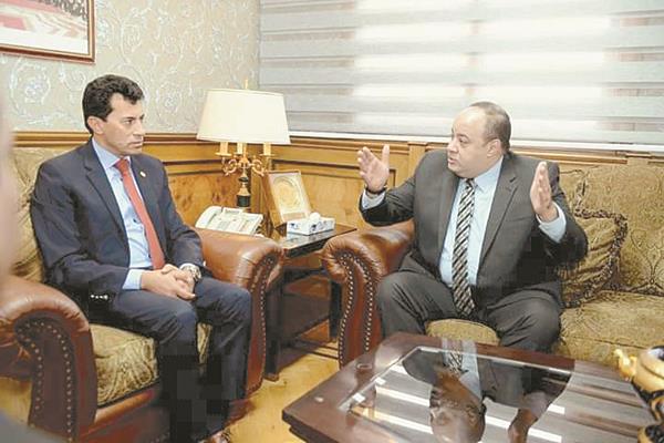 د. أشرف صبحى مع أحمد جلال رئيس مجلس إدارة «أخبار اليوم» 