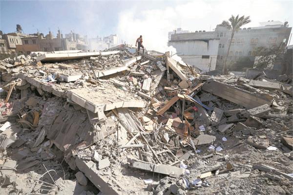 منازل مدمرة فى أعقاب القصف الجوي والمدفعي الإسرائيلي فى شمال قطاع غزة