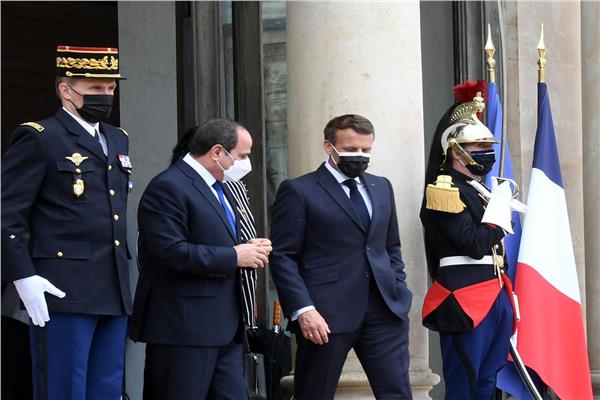 الرئيس السيسي ونظيره الفرنسي إيمانويل ماكرون
