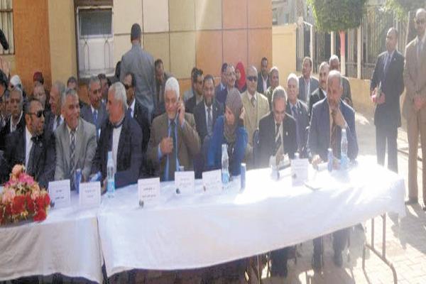  قيادات الإخوان ومجلس أمناء الإسكندرية أثناء توقيع البروتوكول