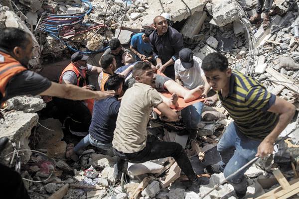  استخراج جثمان أحد شهداء العدوان على غزة    