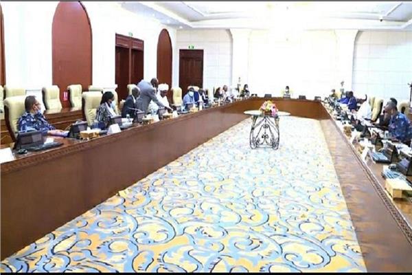 المجلس الانتقالي بالسودان يقبل استقالة النائب العام ويعفي رئيسة القضاء