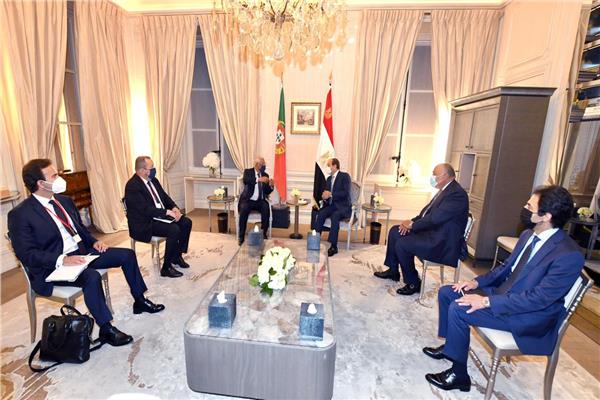 الرئيس السيسي يلتقي رئيس وزراء البرتغال بمقر إقامته بباريس