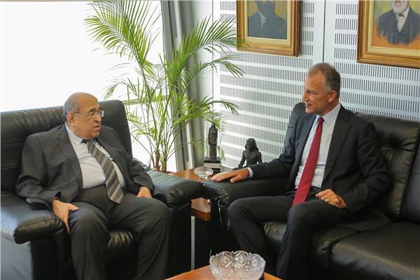 السفير الامريكى بالقاهرة يلتقى مدير  مكتبة الإسكندرية