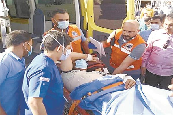 أحد المصابين يصل إلى مصر قادما من قطاع غزة