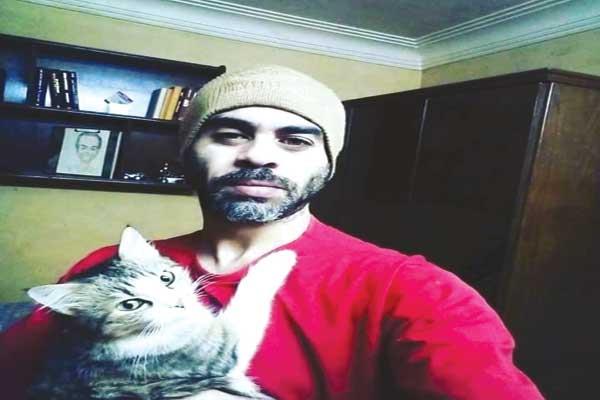 «خالد» يقدم دروس فى تربية القطط