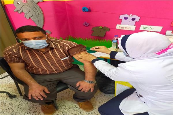  استمرار فعاليات مبادرة "اللقاح أمان " لتطعيم العاملين بتعليم الغربية ضد كورونا