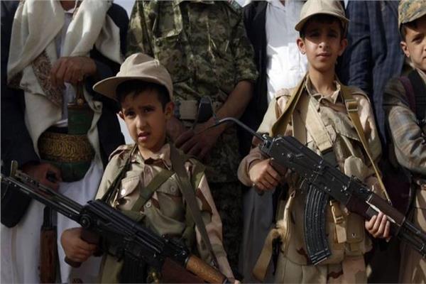 التحالف يسلم طفل مجند من الحوثيين الى الحكومة اليمنية