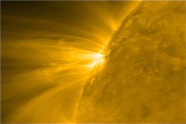  الأقمار الصناعية ترصد انفجار بقعة شمسية 
